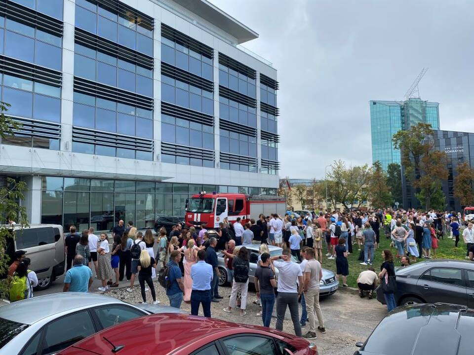 Įsijungus priešgaisrinei sistemai, evakuotas sostinės verslo centras