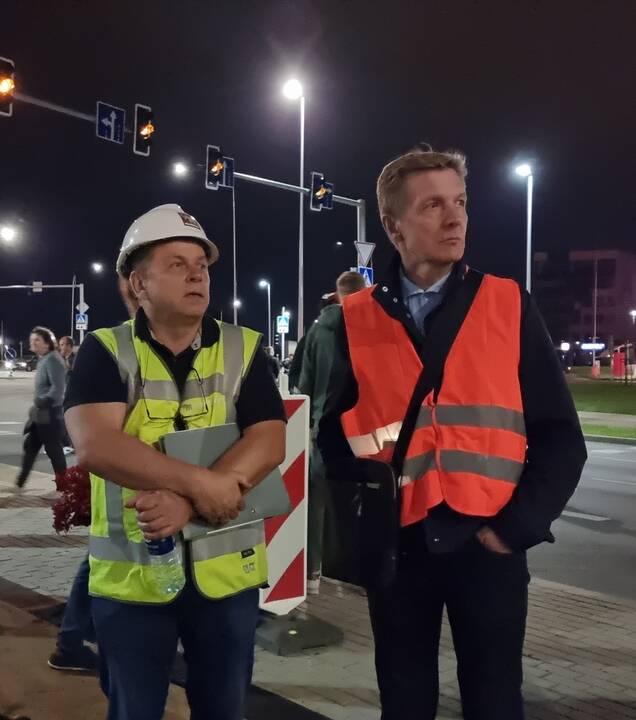 Kelionė: sekmadienio naktį iš Klaipėdos uosto pajudėjęs tralas, gabenantis gigantišką reaktorių, naftos perdirbimo gamyklą Mažeikiuose pasieks tik po dviejų savaičių.