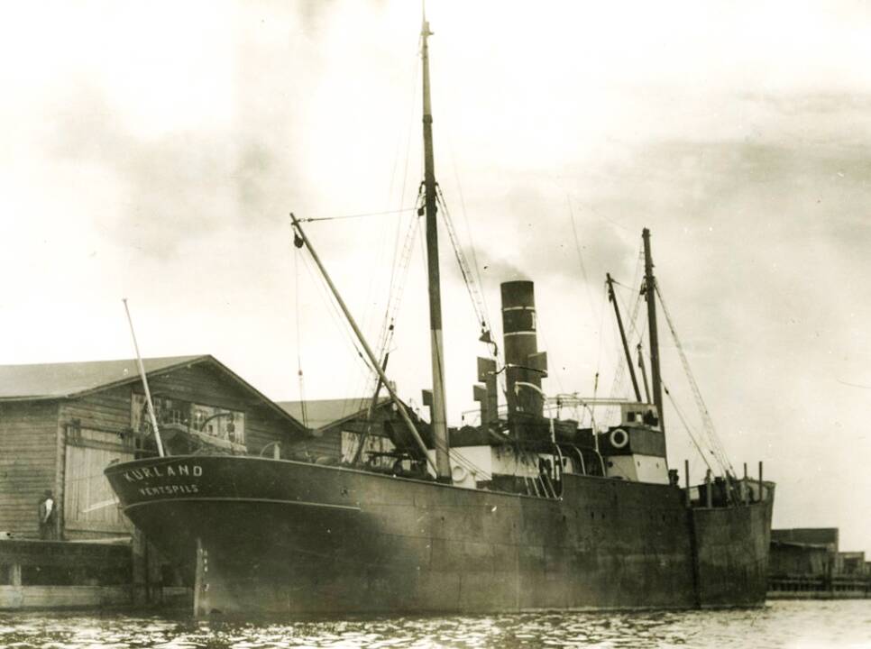 Įvykis: 1939 m. garlaivis buvo nuskandintas Šiaurės jūroje, o įgulą išgelbėjo belgai. R. Vilkas-Vilčinskas stovi centre sukryžiavęs rankas.