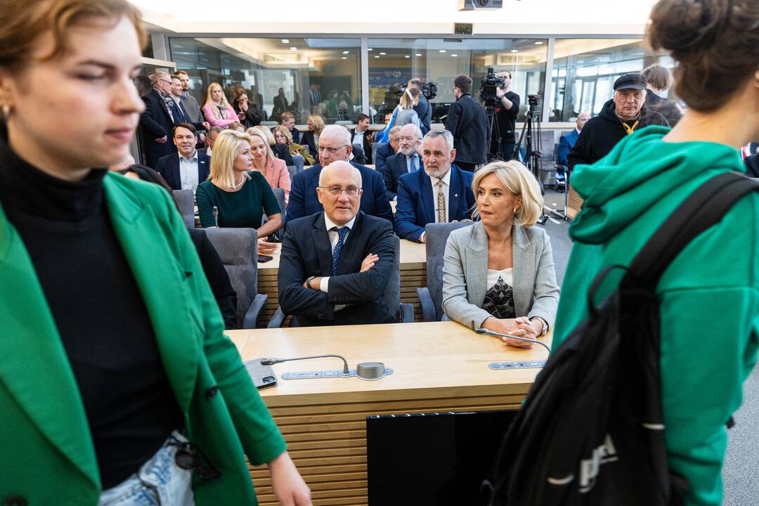 EP rinkimų politinių partijų numerių traukimas