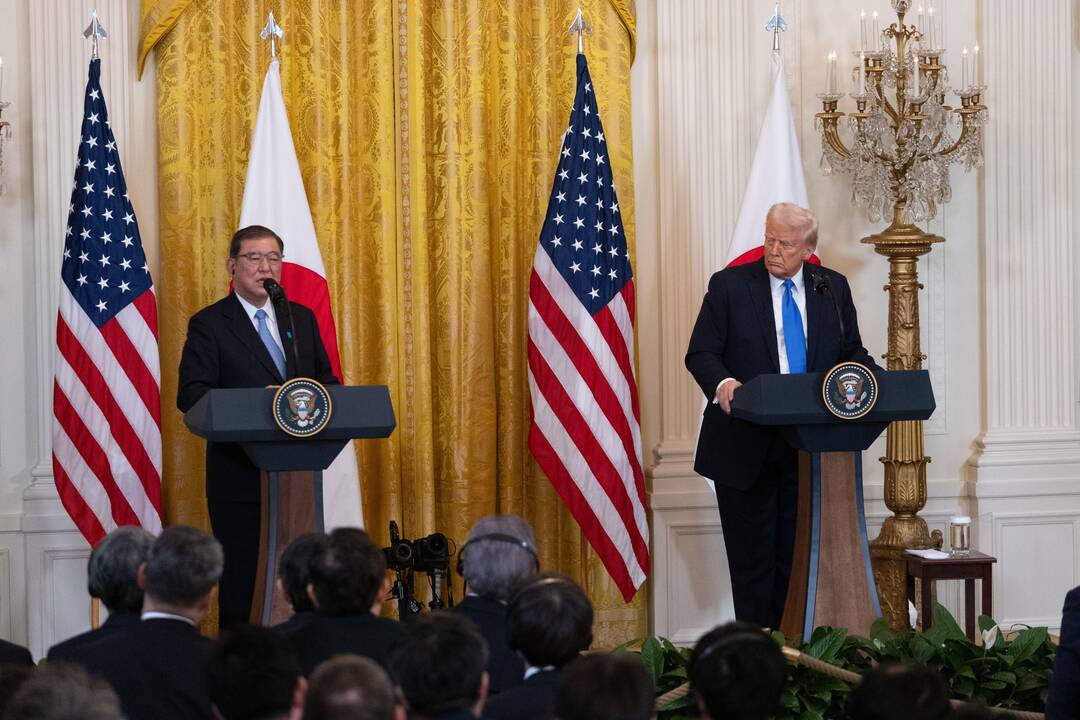 Japonijos premjeras ir Trumpas gyrė vienas kitą, nepaisydami grasinimų tarifais