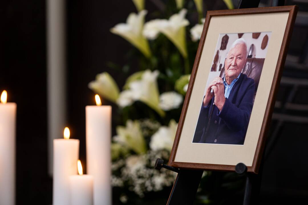 Vilniuje atsisveikinama su Algimantu Čekuoliu