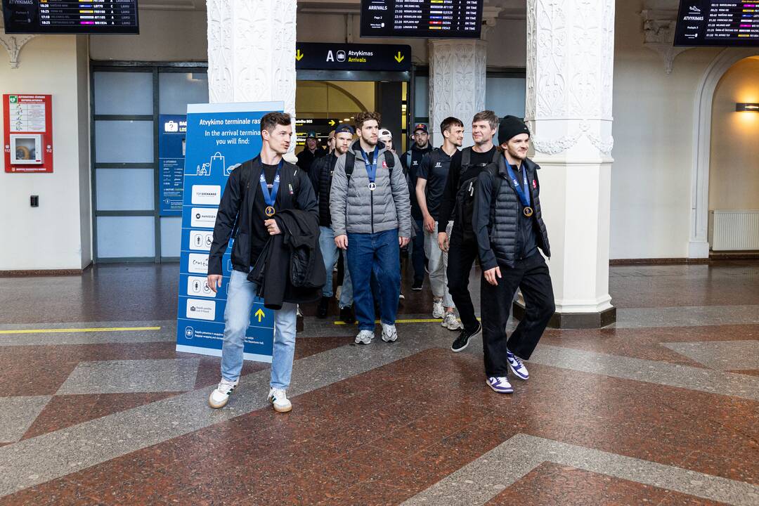 Lietuvos vyrų ledo ritulio rinktinė grįžo su aukso medaliais