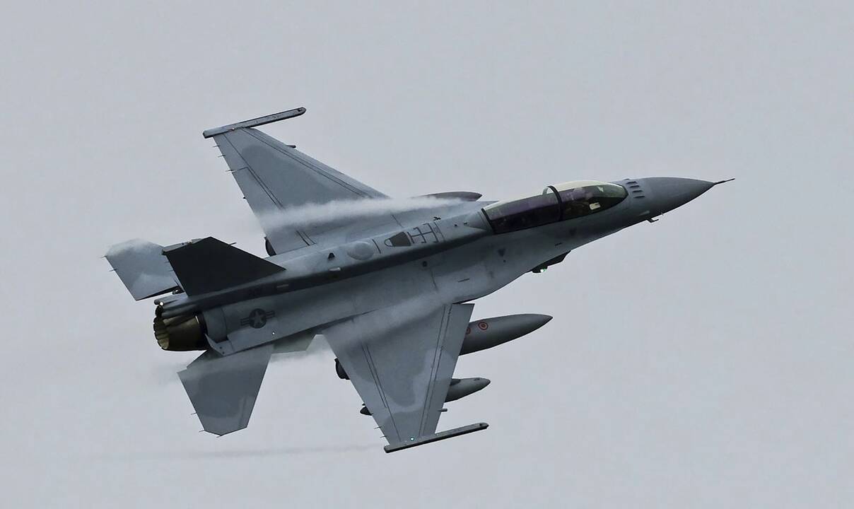 JAV pritarė sandoriui su Ukraina dėl F-16 mokymų ir atsarginių dalių tiekimo