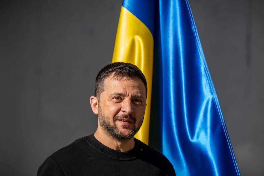 V. Zelenskis pasirašė įstatymą: leis užsieniečiams tarnauti karininkais ginkluotose pajėgose