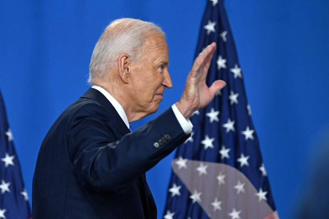 J. Bidenas traukiasi iš JAV prezidento rinkimų