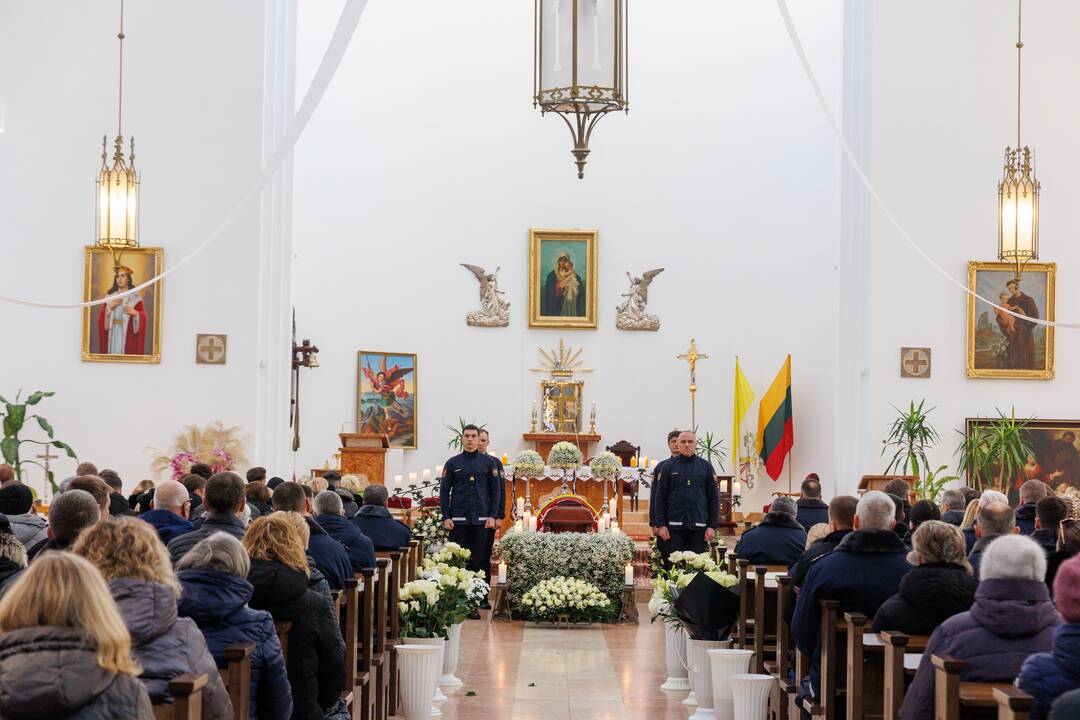 Gaisre žuvusio ugniagesio Rolando Venslauskio laidotuvės