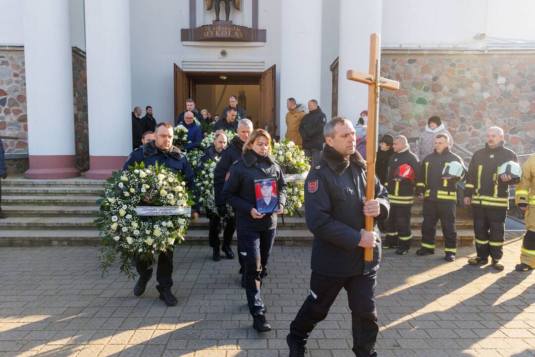 Gaisre žuvusio ugniagesio Rolando Venslauskio laidotuvės