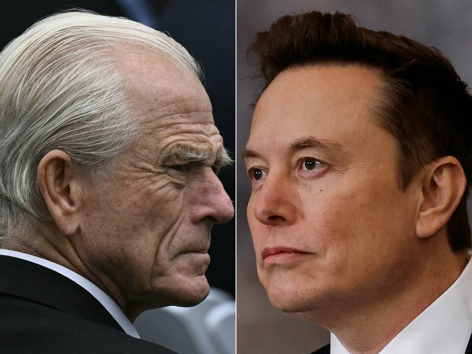 Peteris Navarro (kairėje) ir Elonas Muskas.