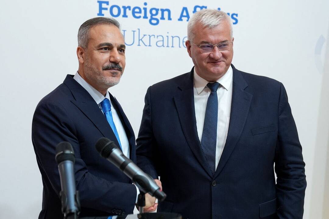 Andrijus Sybiha (dešinėje) ir Hakanas Fidanas.