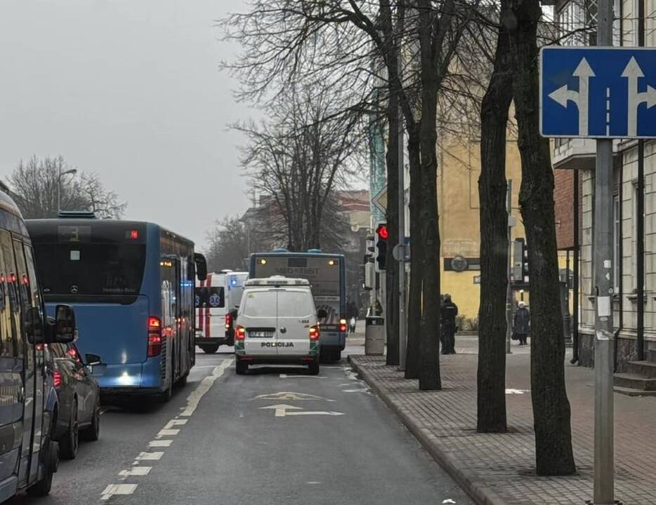 Herkaus Manto gatvėje – autobuso ir greitosios pagalbos automobilio susidūrimas