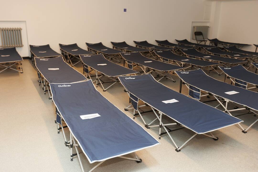 Rengdamosi ekstremalioms situacijoms savivaldybės perka lovų ir miegmaišių
