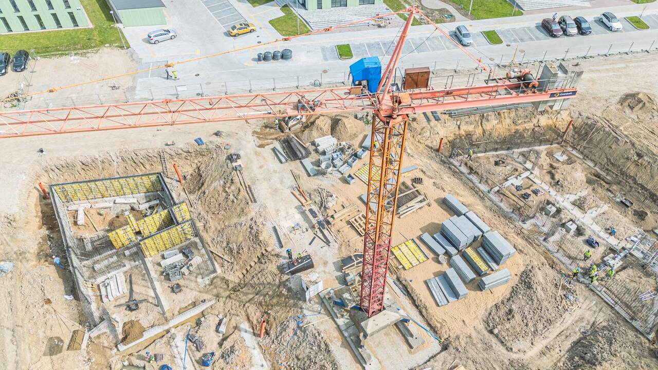 Darbai: naujo etapo statyba sparčiai juda į priekį.