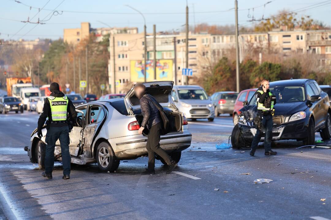 Kaune – automobilių avarijos ir spūstys