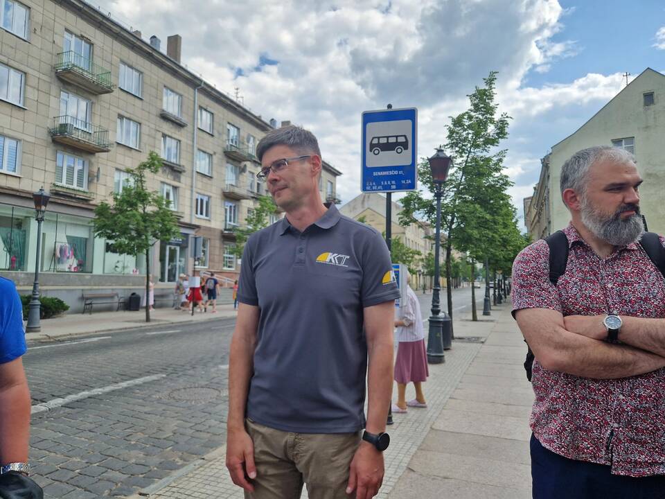 Problema: dėl dviračių laikymo būdo laikyklų naudotojai jau pliekiasi, tiesa, kol kas – internete.