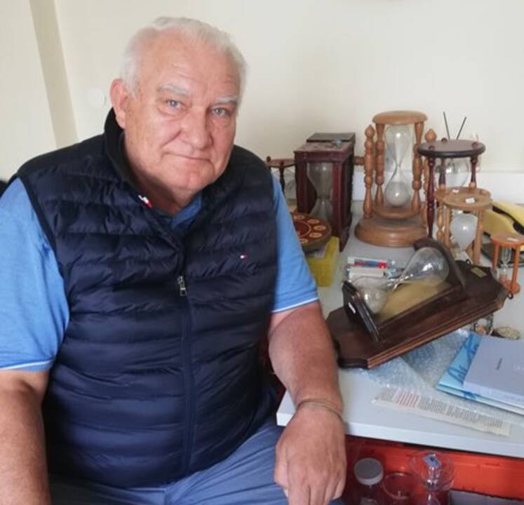2014 m. prie pirmosios laikrodžių parodos sudarytojų nuotraukos – gyvi jos liudininkai L. Mažūnas (iš kairės), S. Gadeikis ir D. Varkalis.