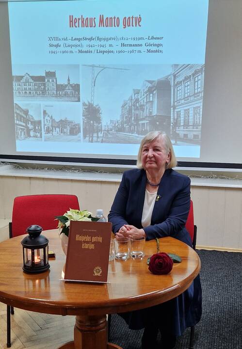 Padėkos: I. Kanto bibliotekoje vieną advento vakarą susitikę bendraminčiai ir kilnių idėjų įgyvendintojai nusifotografavo atminimui.