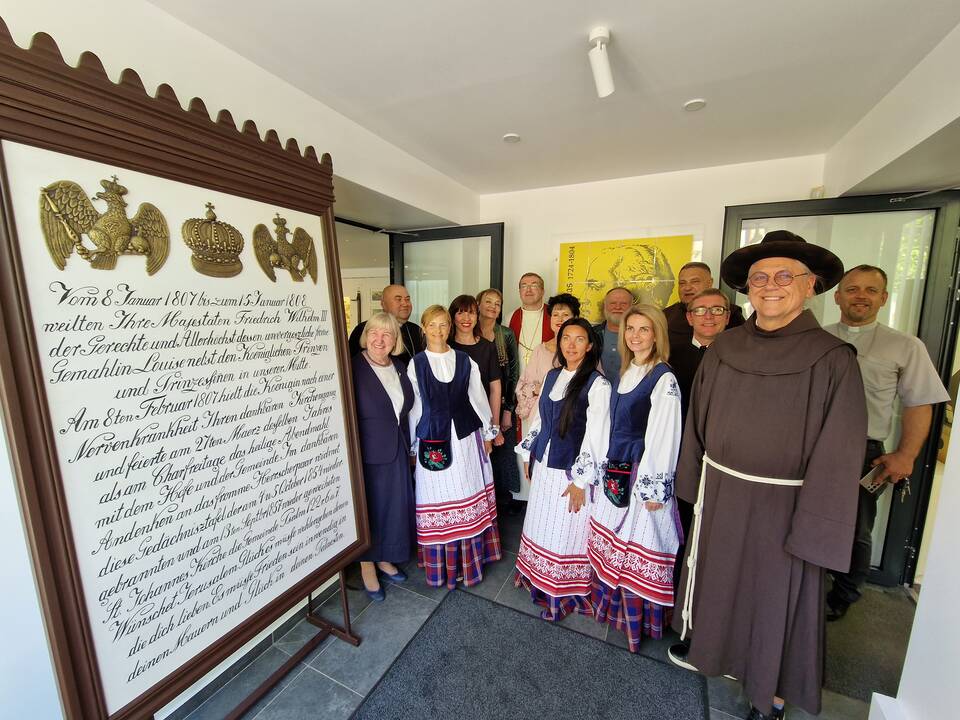 Padėkos: I. Kanto bibliotekoje vieną advento vakarą susitikę bendraminčiai ir kilnių idėjų įgyvendintojai nusifotografavo atminimui.