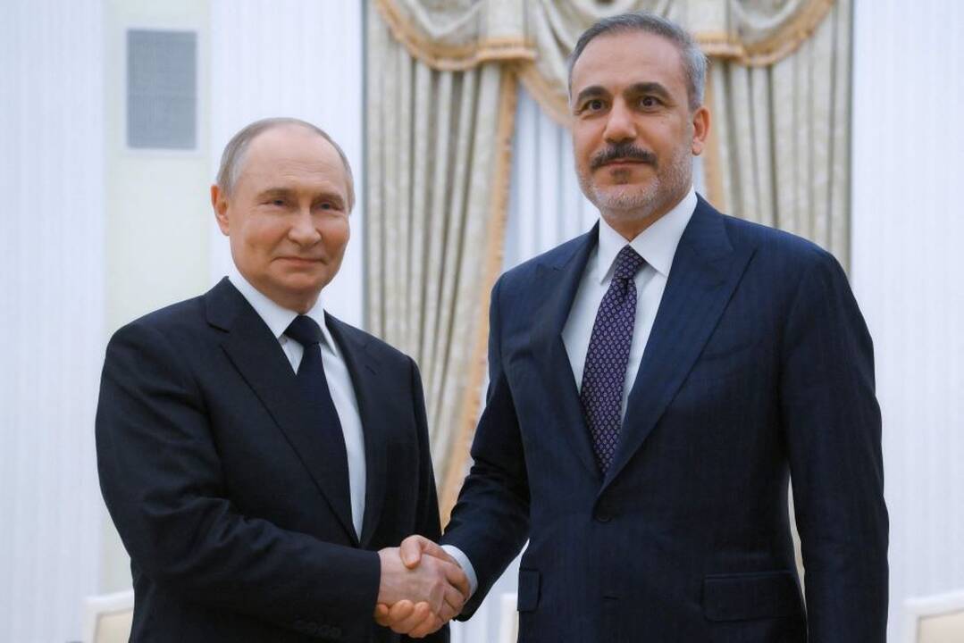 Putinas ir Turkijos užsienio reikalų ministras aptarė taikos Ukrainoje pastangas