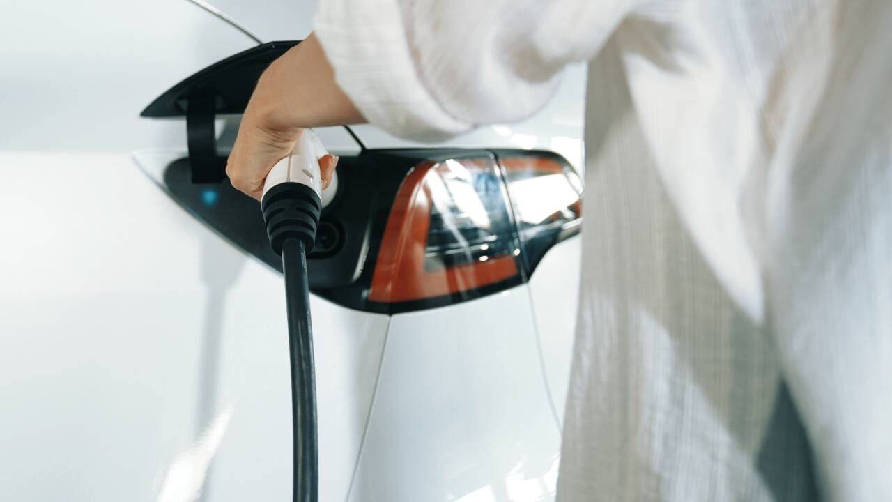Ekspertas atskleidė, ko tikėtis elektromobilių vairuotojams
