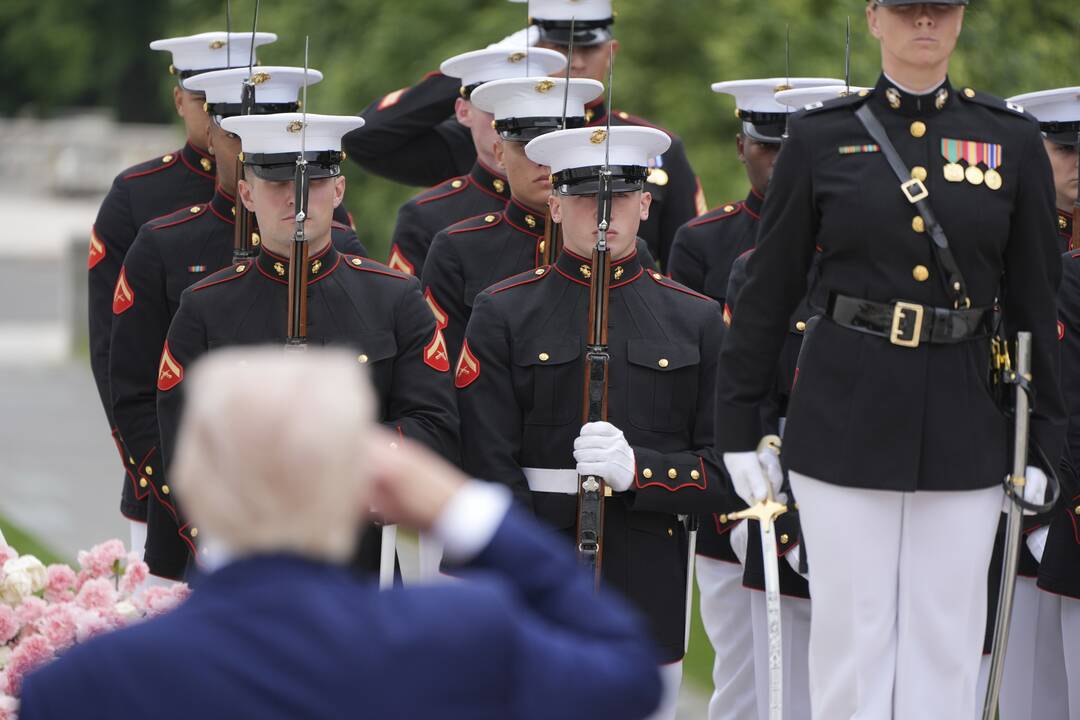 Trumpas Atminimo dieną pagerbė žuvusius karius, kritikavo Bideną ir teisėjus