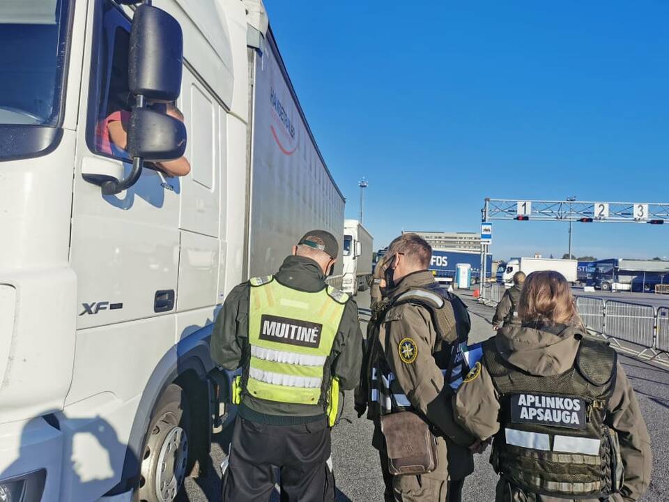 Klaipėdos terminale – atliekų tarpvalstybinių vežimų patikra: pažeidimų nenustatė