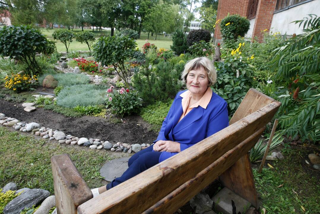 Pomėgis: N.Kybartienė prisipažino, kad puoselėdama savo gėlynus užmiršta apie gyvenimo negandas.