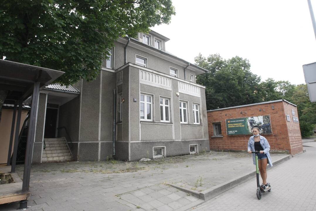 Parduos: artimiausiu metu aukcione ketinama pateikti kelias dešimtis valstybinių nekilnojamojo turto objektų, tarp jų – ir buvusį bibliotekos pastatą Herkaus Manto g. 45.