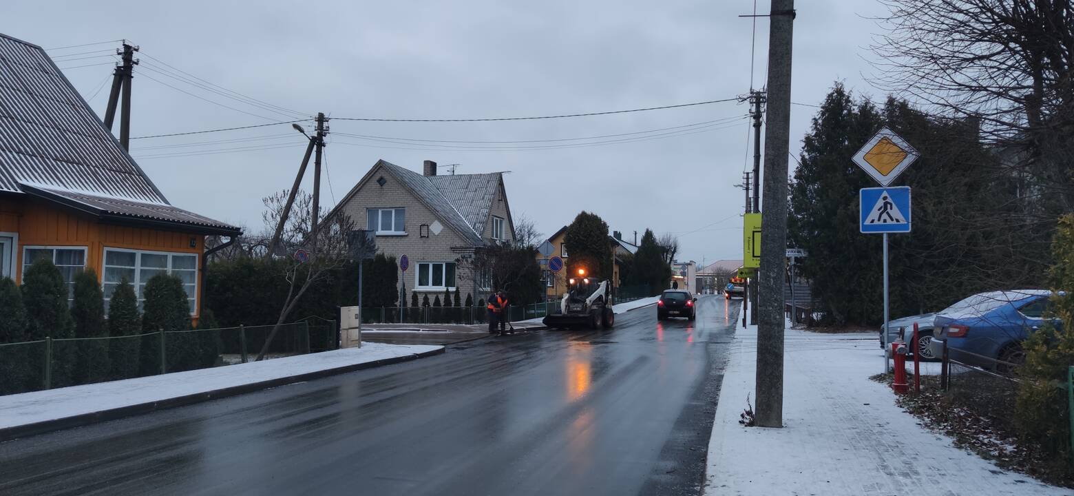 Pokyčiai: Gargžduose kelininkai remontuoja centrines gatves – asfaltas paklotas Kvietinių, J.Basanavičiaus, Klaipėdos, J.Janonio, Pušų gatvėse.