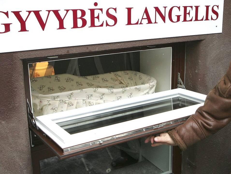 Šansas: jei šeštadienio vakarą gyvybės langelyje palikto naujagimio motina apsigalvos ir norės kūdikį susigrąžinti, tai ji gali padaryti per tris mėnesius.