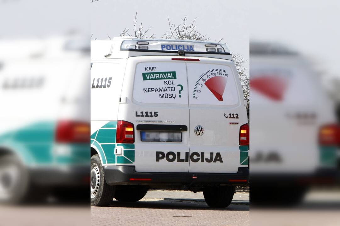 Mašinos: uostamiesčio pareigūnai per pastaruosius kelis mėnesius eismo įvykiuose suplakė mažiausiai keturias mašinas – dvi lengvąsias ir du mikroautobusus.