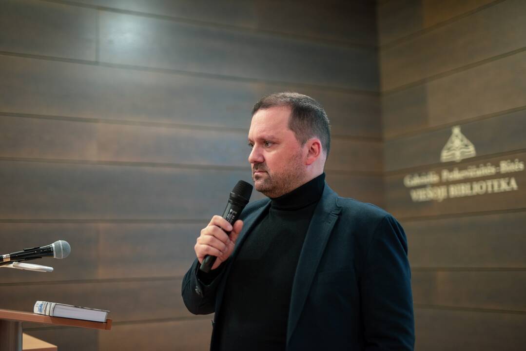 Išeitis: „Humoras dažnai atlieka ir apsauginę funkciją, padedančią išlikti karo mėsmalėje“, – sako karybos tyrinėtojas G. Petkevičius.