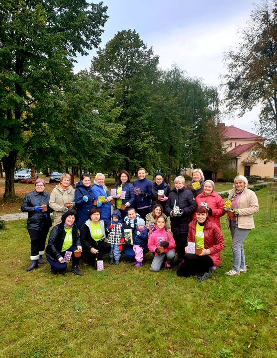 Faktas: bio­me­di­ci­nos moks­lų dak­ta­rė Ž.Štrei­mi­ky­tė-Moc­ke­liū­nė teigia, kad gam­to­je ga­li­me ras­ti prie­mo­nių, ge­ri­nan­čių emo­ci­nę būk­lę. Vie­na iš jų yra gėlės.
