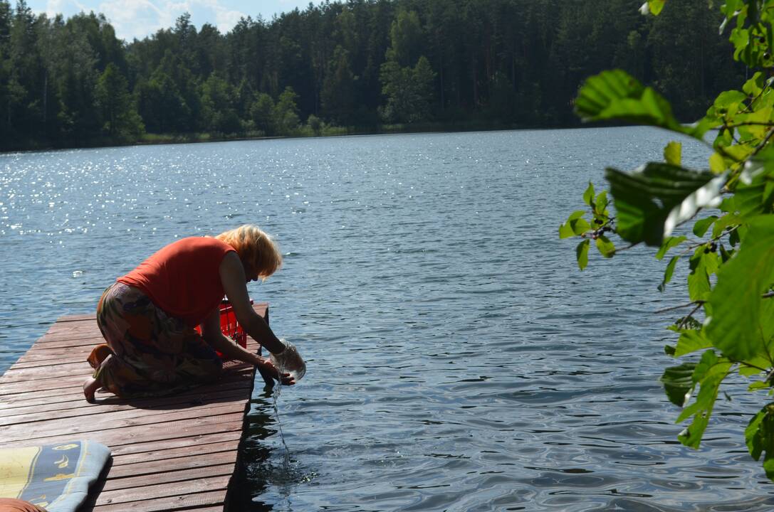 Gyvenimas: rymančią ant savo pamėgto tiltelio D.Kazragytę aplanko ir nelinksmos mintys.