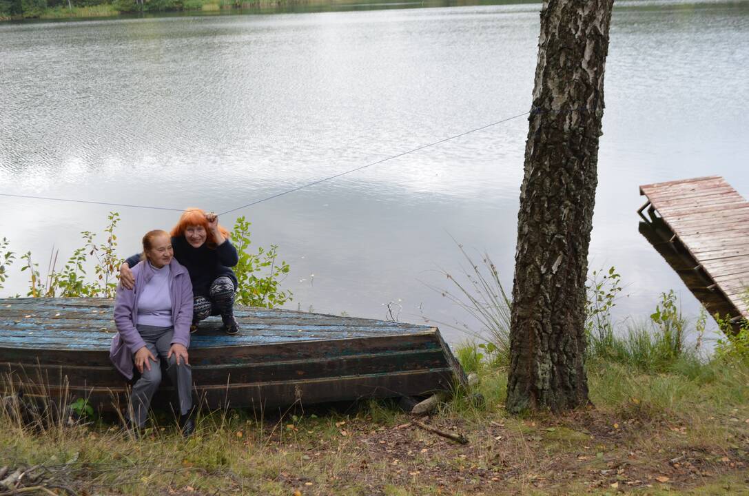 Gyvenimas: rymančią ant savo pamėgto tiltelio D.Kazragytę aplanko ir nelinksmos mintys.