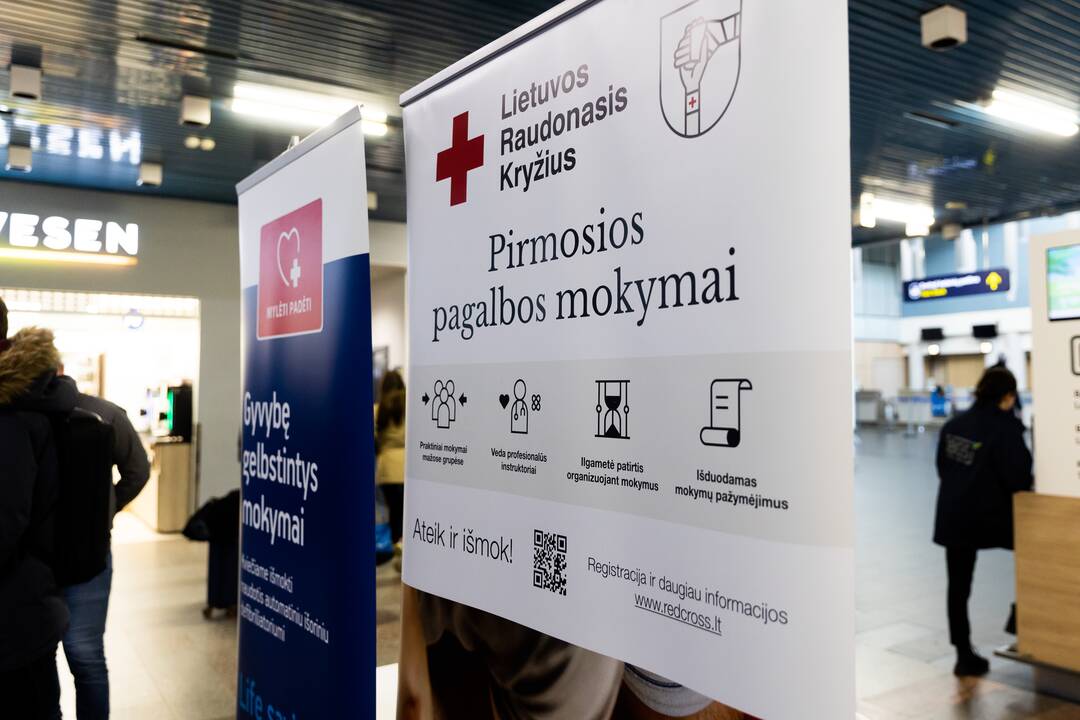 Defibriliatorių naudojimo mokymai Vilniaus oro uoste