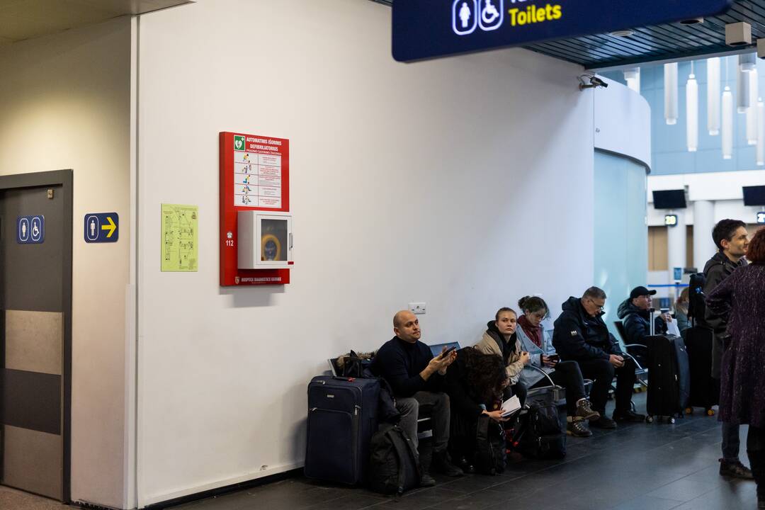 Defibriliatorių naudojimo mokymai Vilniaus oro uoste