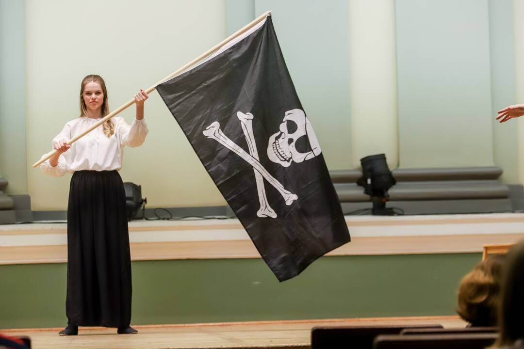 Nuotaika: Muzikos akademijos studentų energija, įsitraukimas į vaidmenis kompensavo teatro pastatymui įprastos, pasakojimo foną kuriančios scenografijos stygių.