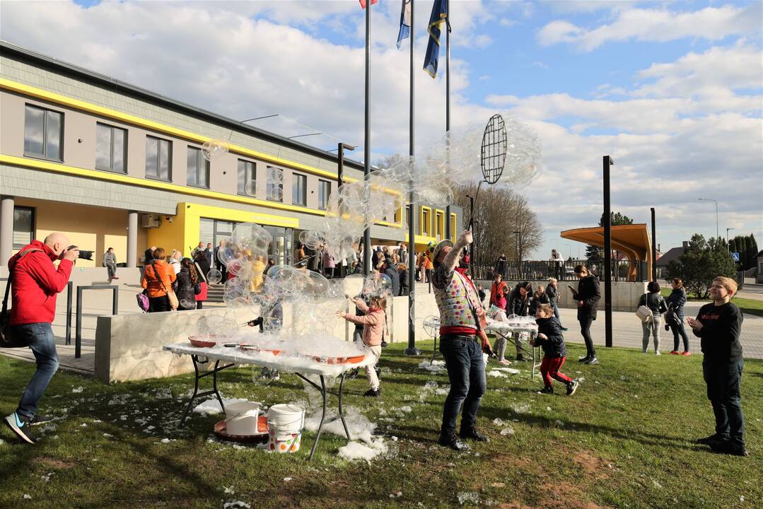 Finišas: statybų maratonas baigtas – rekonstruotas Ramučių kultūros centras atvertas bendruomenei.