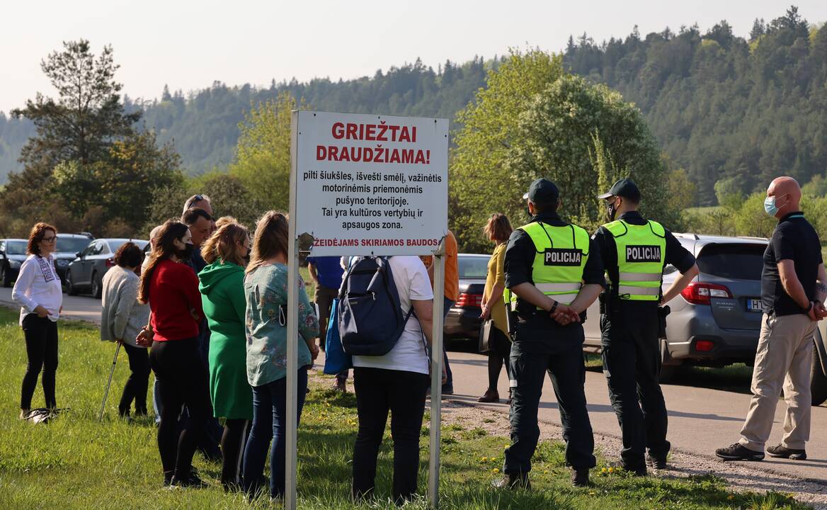 Patogu: riedant paspirtuku įmanoma pasiekti vietas, kur automobiliu negalima privažiuoti.