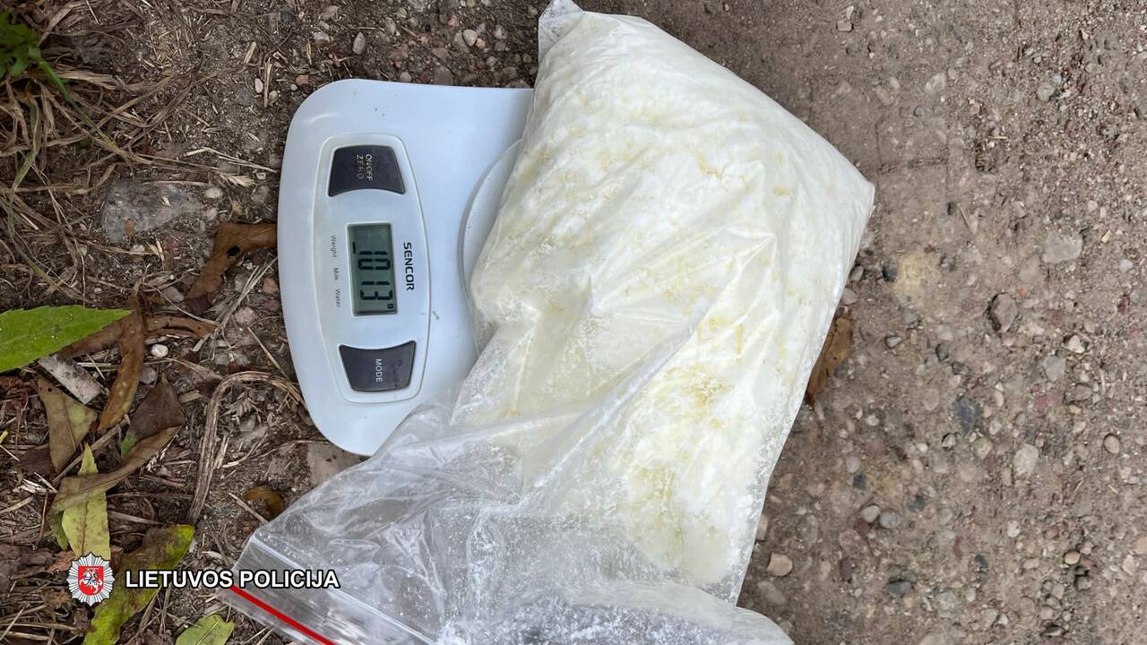Sėkminga kriminalistų operacija: sprukęs vairuotojas buvo sulaikytas su amfetaminu rankose