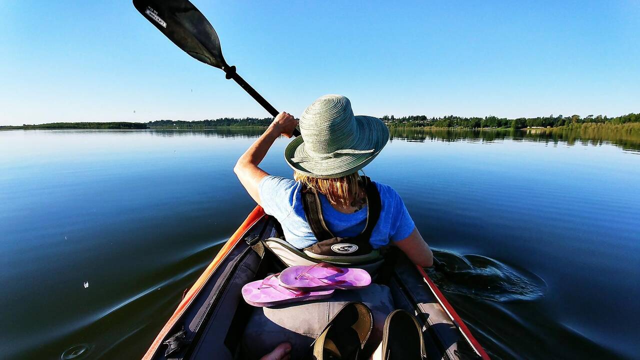 Pasirengimas: į žygį baidarėmis nevertėtų imti vertingų daiktų, o pasiimtus reikia susipakuoti į specialius maišelius ir prisitvirtinti virvelėmis.