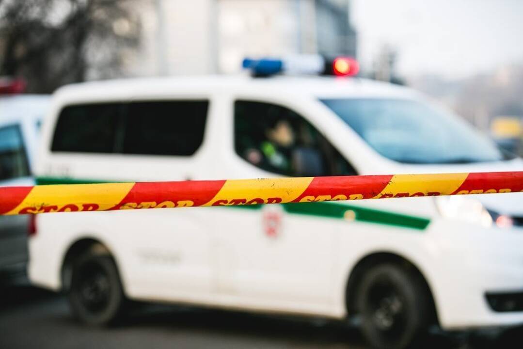 Šiauliuose automobilių stovėjimo aikštelėje rastas vyro kūnas