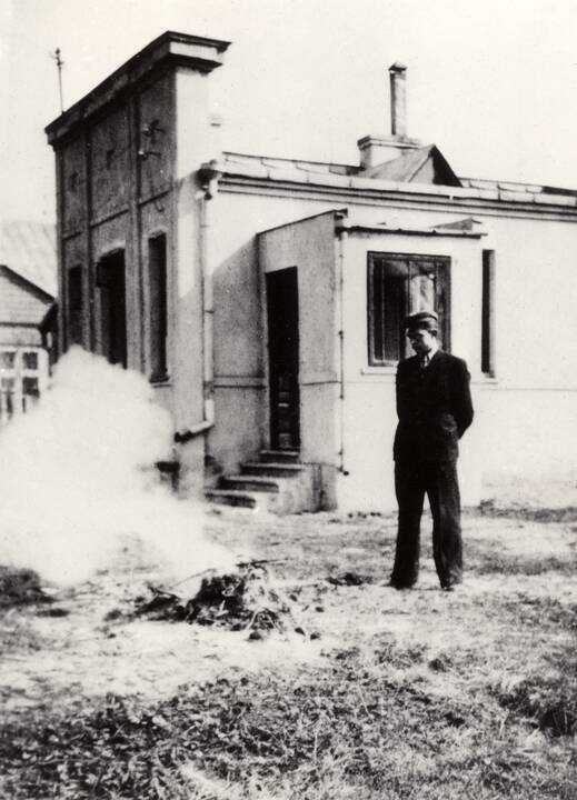 Dviese: A. Žukauskas-Vienuolis su sūnumi Stasiu, tuo metu tarnavusiu Lietuvos kariuomenėje. Kaunas. 1937. VŽM 4957