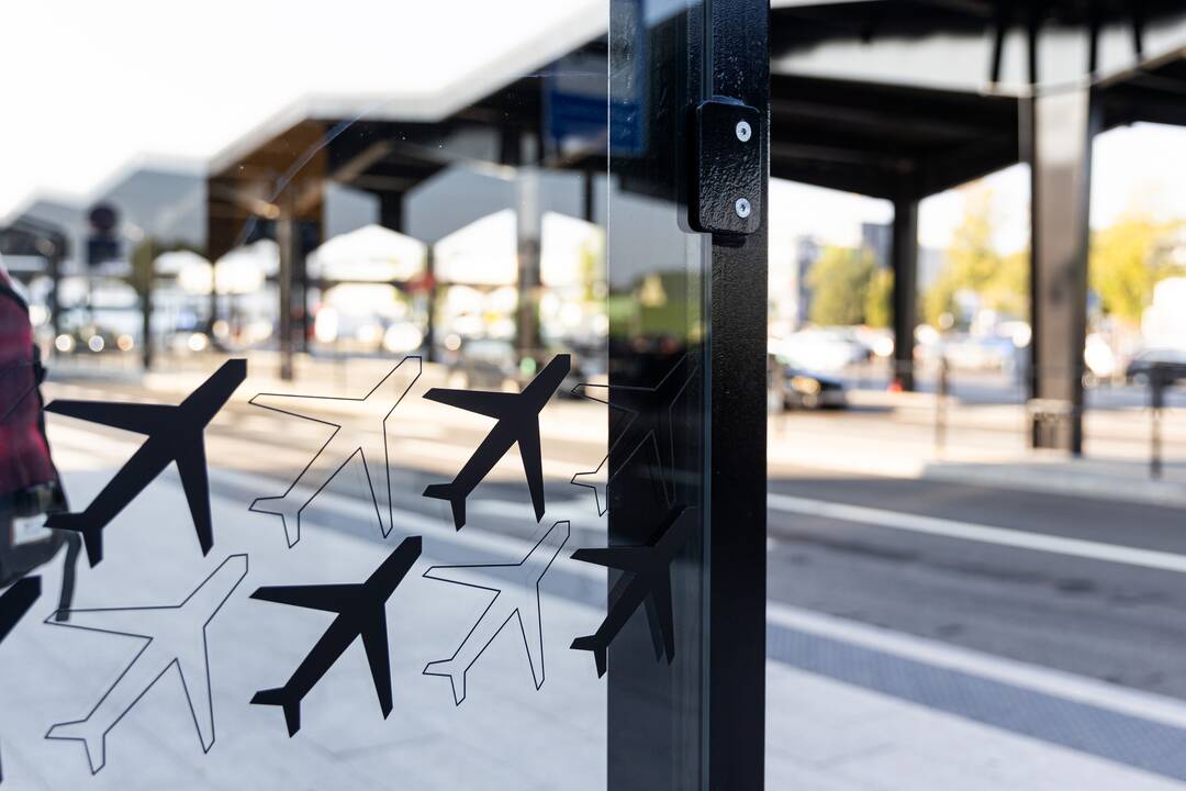Rekonstruota Vilniaus oro uosto centrinė aikštė.