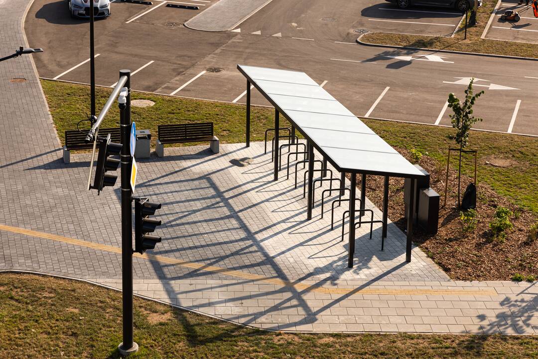 Rekonstruota Vilniaus oro uosto centrinė aikštė.