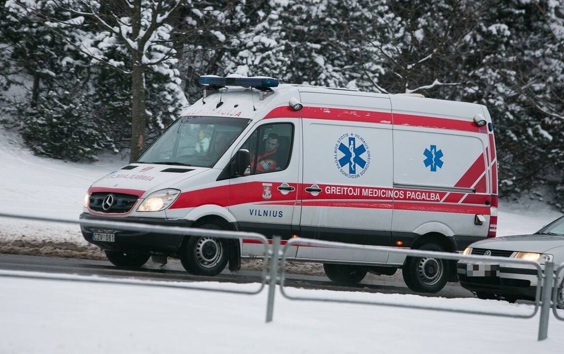 Vilniuje šiukšliavežis sužalojo moterį