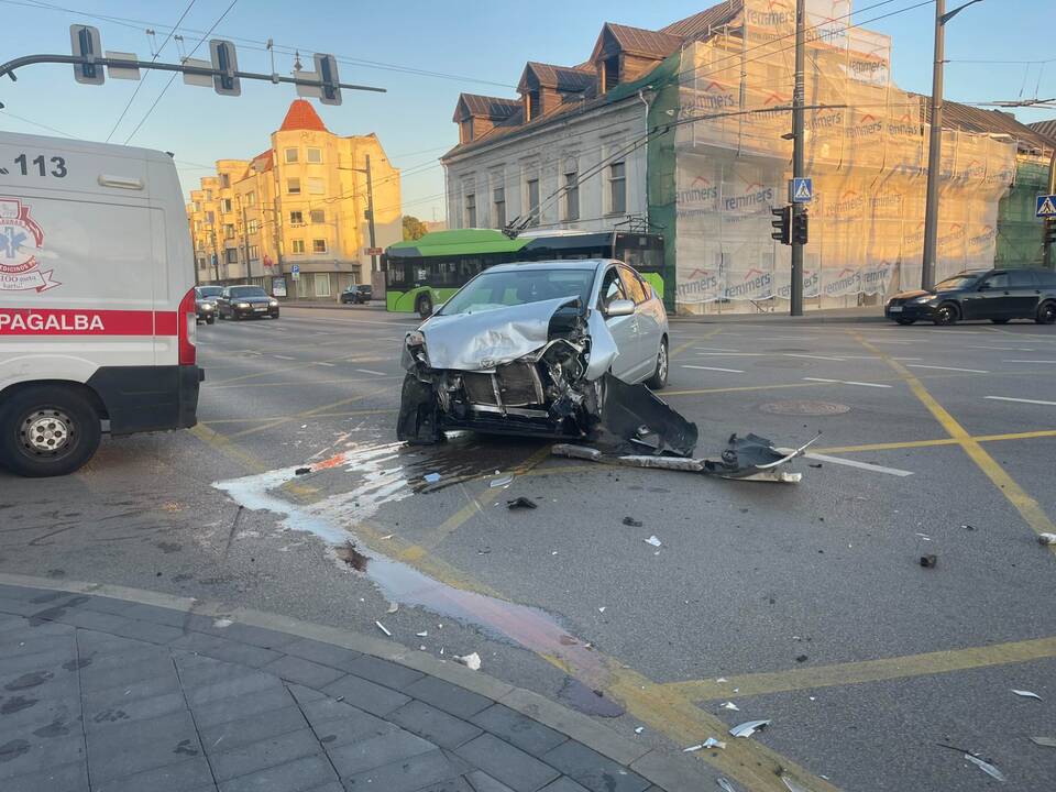 Avarija Šv. Gertrūdos ir Birštono g. sankryžoje.