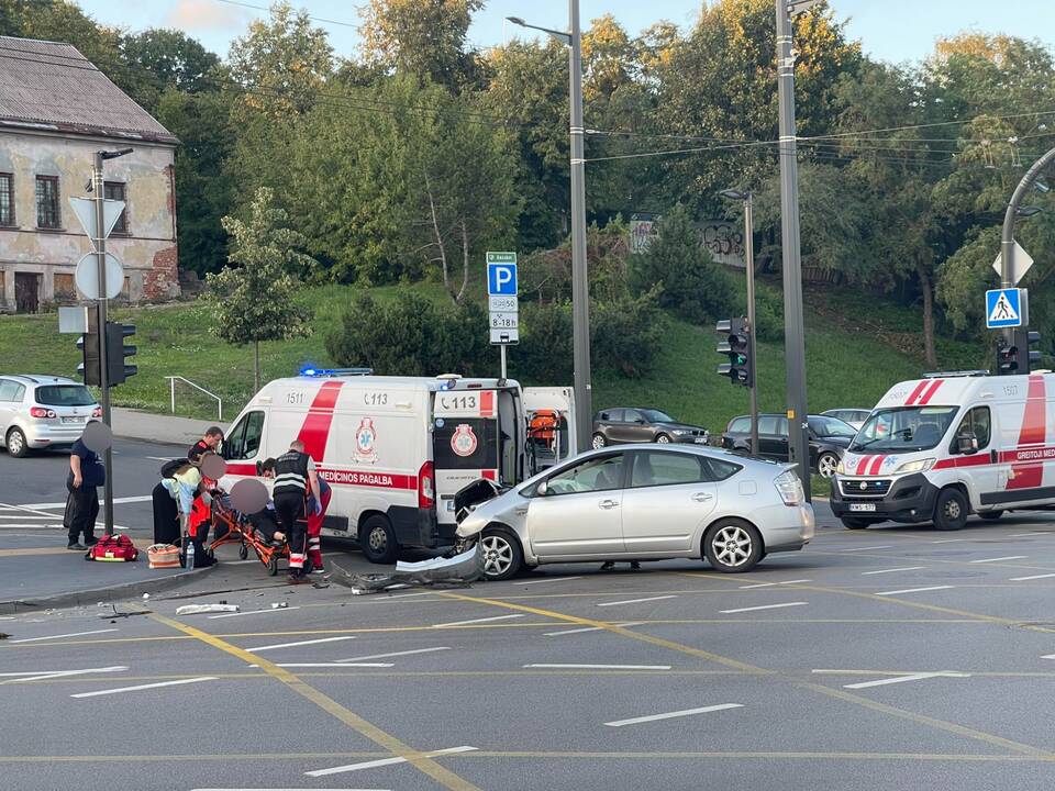 Avarija Šv. Gertrūdos ir Birštono g. sankryžoje.