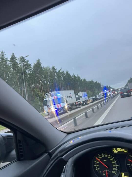 Susidūrę automobiliai.